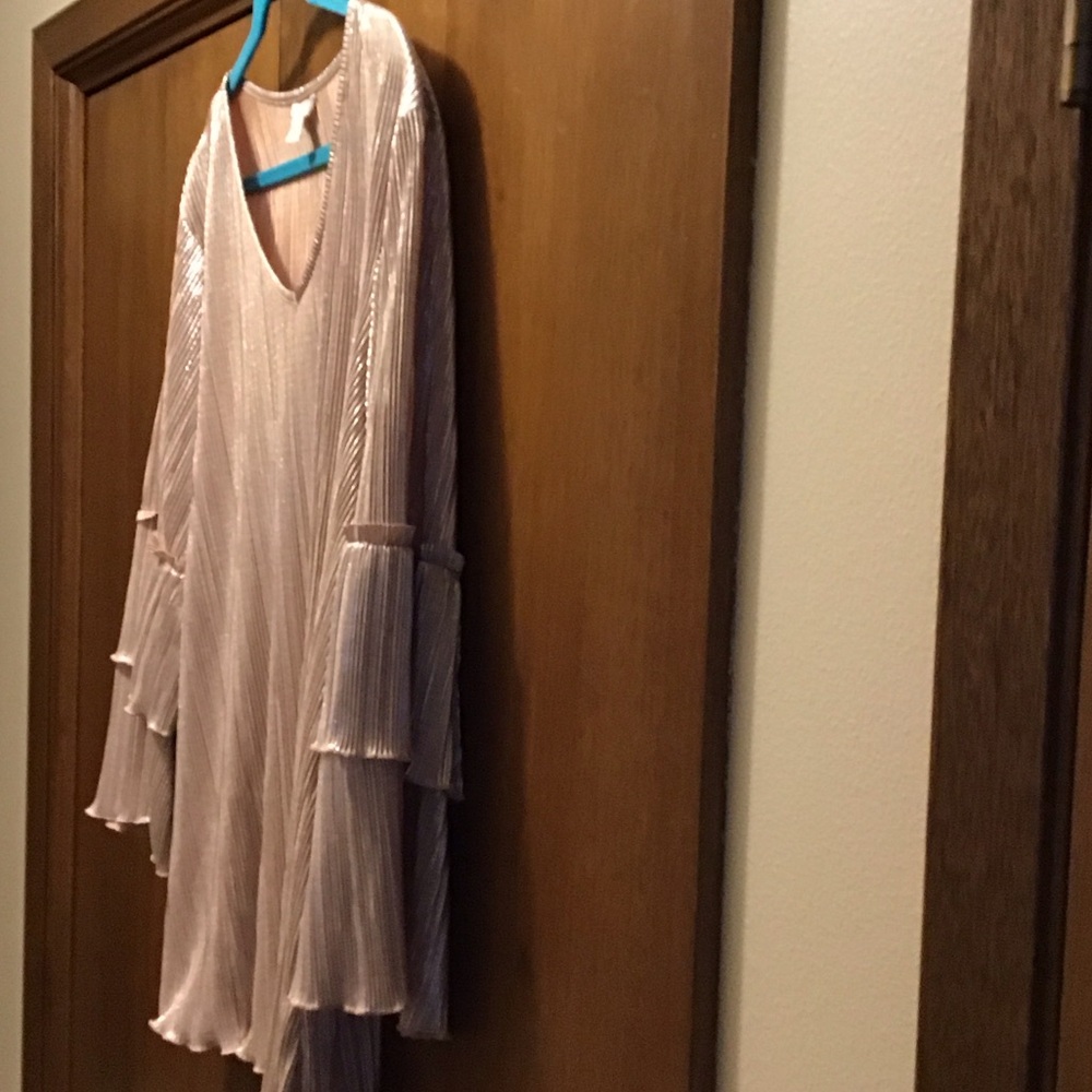 Elegant Pleated Top with Bell Sleeves size 22-24 W
